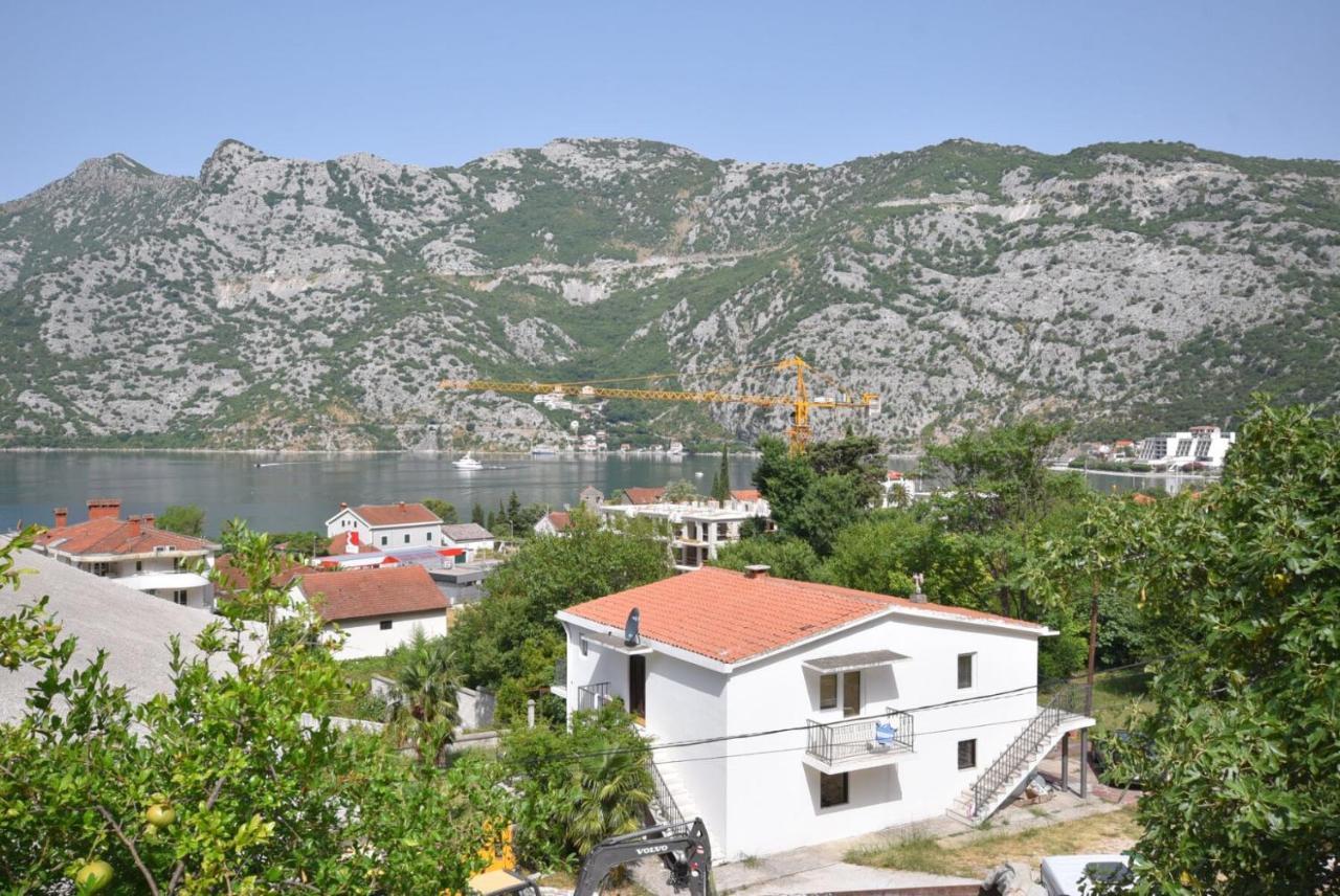 Subotic S Apartmani Risan Exterior photo