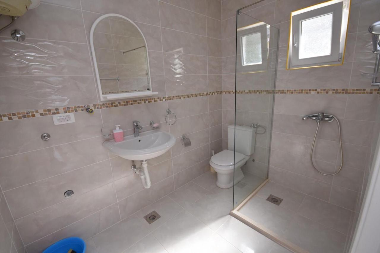Subotic S Apartmani Risan Exterior photo