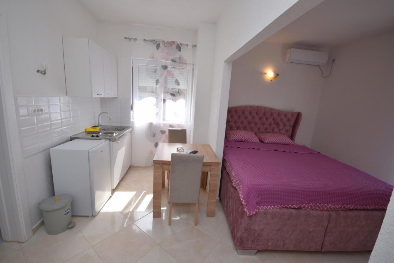 Subotic S Apartmani Risan Exterior photo